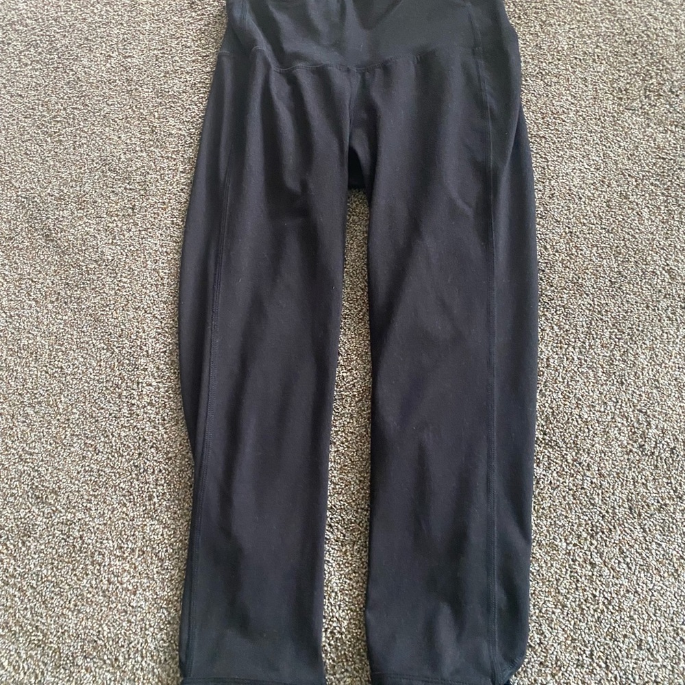 Black capri leggings